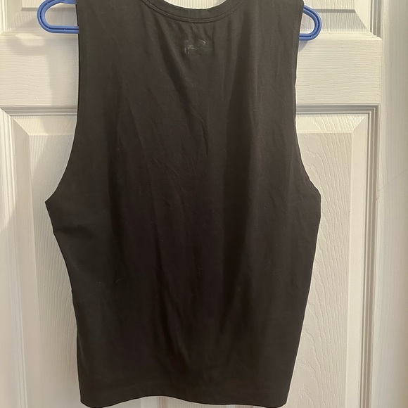 Under Armour Tank size medium - Picture 2 of 2